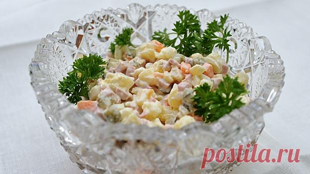 Рецепт классического салата оливье с двумя видами колбасы - Рамблер/женский