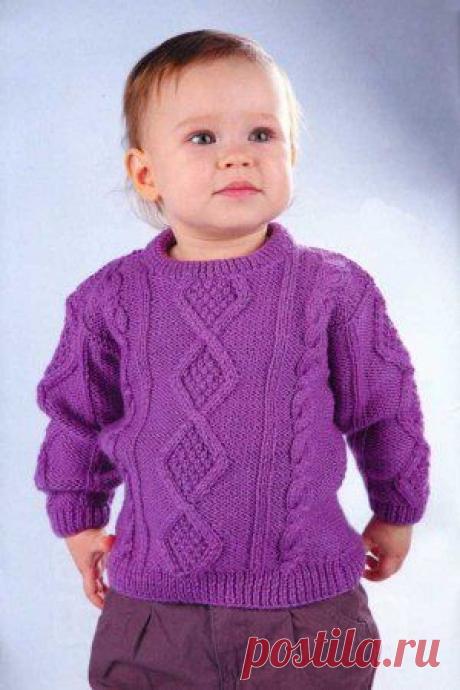 Сиреневый пуловер с ромбами