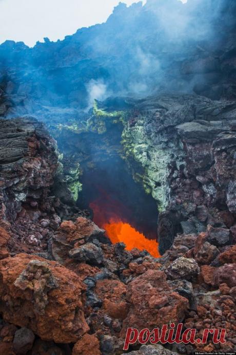 Kamchatka Peninsula Is The Real Land Of Fire And Ice.  
The Russian peninsula of Kamchatka appears to be surrounded…  |   Pinterest • Всемирный каталог идей