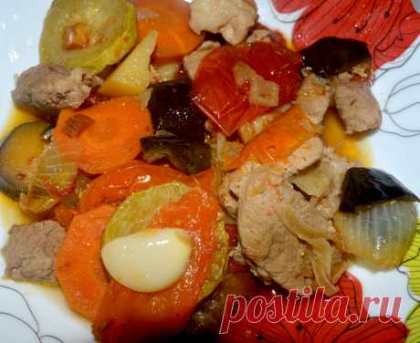 Телятина Пуату "Мясо в Рататуе Запеченное в Духовке" Танцы от плиты и до компа !!
Автор рецепта zarevna Я немножко у неё подглядела и немножко сделала по своему. Например рататуй я готовлю с морковью. Время приготовления уменьшила.Мясо предварительно по…