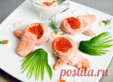 ЗАКУСКА ИЗ ЗАПЕЧЕННОЙ СЕМГИ С КРАСНОЙ ИКРОЙ