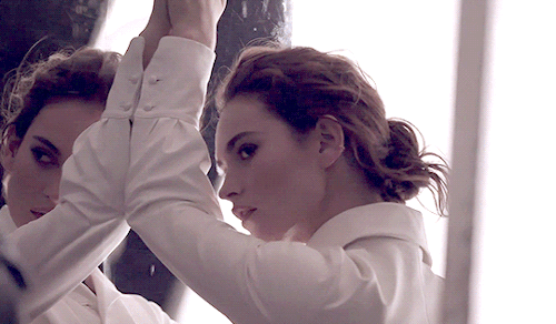 Лили Джеймс