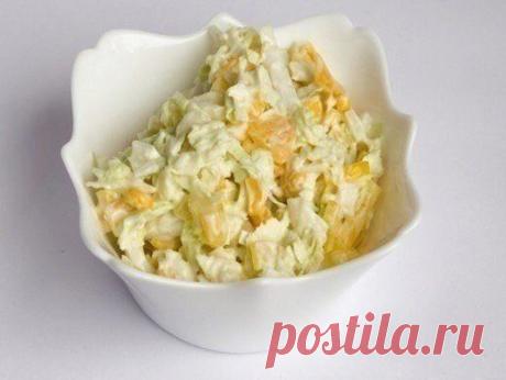 Низкокалорийный салат с кукурузой и яблоком