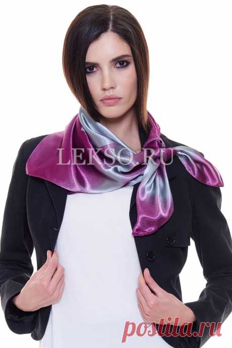 Купить фиолетовый платок в полоску с геометрическим принтом (шелк 80%, полиэстер 20%, фиолетовый), за 350 руб в интернет-магазине LEKSO.ru. Размер: 75х75 см, артикул: SIM-59-1.