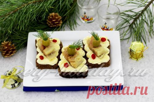 Праздничные бутерброды со скумбрией