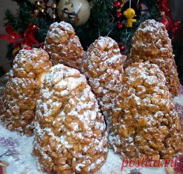 Яйцо куриное – 1 шт.
Масло сливочное – 125 гр.
Сахарный песок – 4 ст. ложки
Мука пшеничная высшего сорта – 3 стакана
Молоко – 4 ст. ложки
Грецкие орехи – 100 гр.
Вареное сгущенное молоко – 1 банка
Сахарная пудра – 2 ст. ложки

Как готовить: