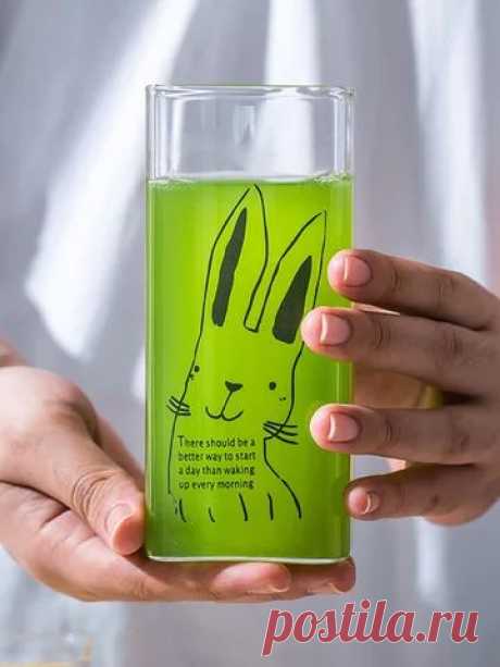 Квадратные стеклянные стаканы в забавными животными на них. Зайцы, собаки, еноты и другие