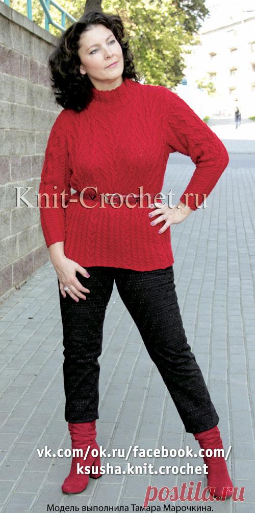 Свитер с рельефным узором на спицах.