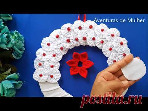 Санта-Клаус настенный висит от CD / рождественские идеи украшения | рождественские идеи ремеслаGUIRLANDA FEITA COM FUXICOS E PAPELÃO