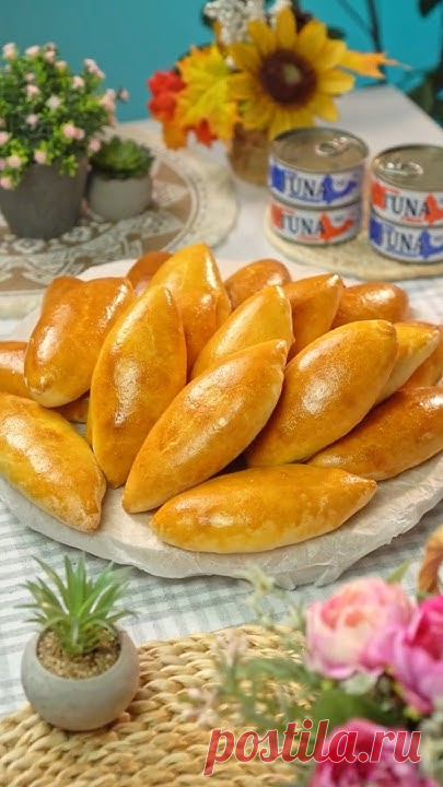 Главное вовремя остановиться 😂 и не съесть все сразу, уж очень вкусно 🤤 Пирожки в духовке с тунцом от бренда SKТесто:🥟 мука - 500 г🥟 молоко теплое - 300 ...
