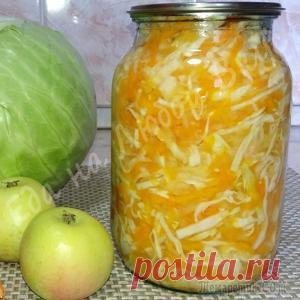 Хрустящий Салат из капусты с яблоком на зиму Салат из капусты получается еще вкуснее, если добавить к нему не только морковь, но и яблоко. Простой салат из капусты, готовится легко и не занимает много времени. Приготовьте его сейчас, а в холодны...