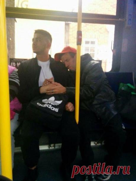 Добрый поступок этого парня взорвал интернет и тронул тысячи сердец