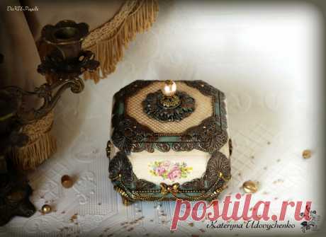 Шкатулочка "Лукреция".
МДФ, размер шкатулочки без декора 12х12х8 см.