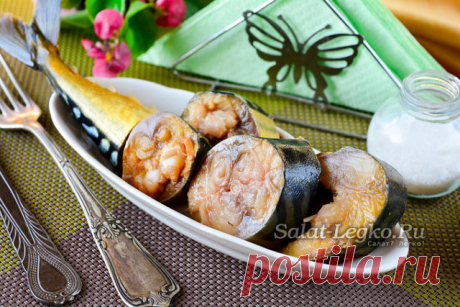Скумбрия, маринованная в чайном рассоле
Пожалуй, это один из самых вкусных маринадов для рыбы - она получается очень нежная, с легким золотисто-коричневатым оттенком, и по виду и даже вкусу напоминает скумбрию холодного копчения.
Рецепт на сайте: https://salat-legko.ru/4036/Skumbriya_v_chajnoj_zavarke/