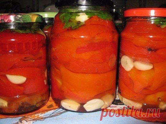 Красный перец по-армянски.. 
Не знаю ни одной армянской семьи, которая бы в сезон красного перца не готовила это вкуснейшее лакомство для зимнего употрбления! Красный перец за время долгого маринования в баночках приобретает потрясающий вкус. Но если у вас нет возможности заготовить эту вкуснятинку впрок, то делайте как я, приготовьте маленькую порцию, положите в холодильник и наслаждайтесь, наслаждайтесь вкусом маринованных красных перчиков. 
Рецепт в группе: http://ok.ru/vkusrecept