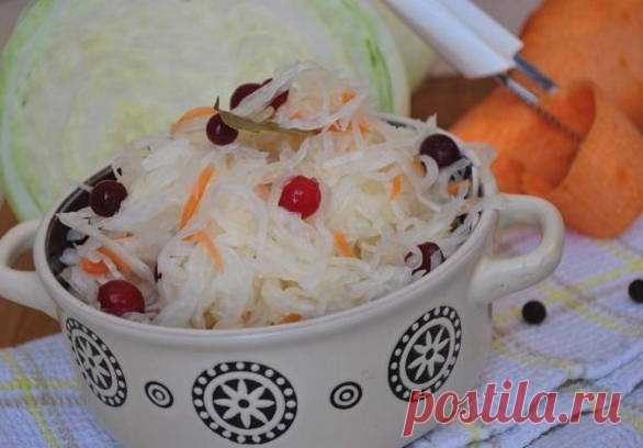 Сочная и хрустящая квашеная капуста — очень простой способ - Вкусные Идеи