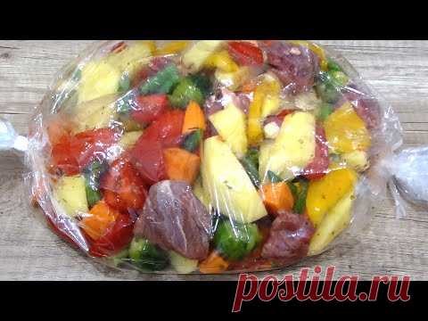 ЖАРКОЕ ПО-ДОМАШНЕМУ. УЖИН БЕЗ ВОЗНИ! МЯСО С ОВОЩАМИ ЗАПЕЧЕННОЕ В РУКАВЕ. Королевство Вкусных Блюд. - YouTube

Ингредиенты:
Говядина - 700 гр.
Болгарский перец желтый - 1 шт.
Картофель - 4 шт.
Помидор "Сливка" - 5 шт.
Чеснок - 4 зубчика
Морковь - 1 шт.
Соль, перец душистый молотый
Майоран - 10 гр.
Паприка сладкая - 10 гр.
Лавровый лист - 3-4 шт.
Стручковая фасоль - 50 гр.
Капуста брюссельская - 5 шт.
Запекаем в разогретой духовке 50 минут при t180"