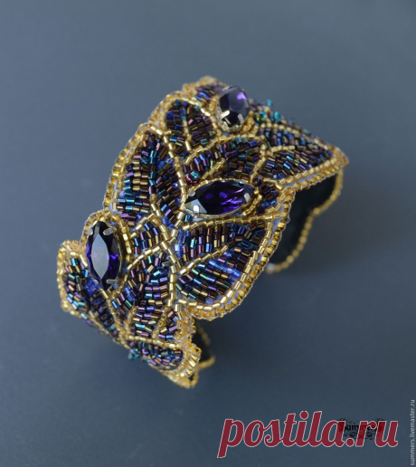 Купить или заказать Браслет 'Тени ночного леса' в интернет-магазине на Ярмарке Мастеров. Бисерный браслет в виде маленьких мерцающих листьев. Утонченный и элегантный-подойдет как к повседневному наряду так и к вечернему. Станет отличным подарком для дорогого человека или приятностью для себя…