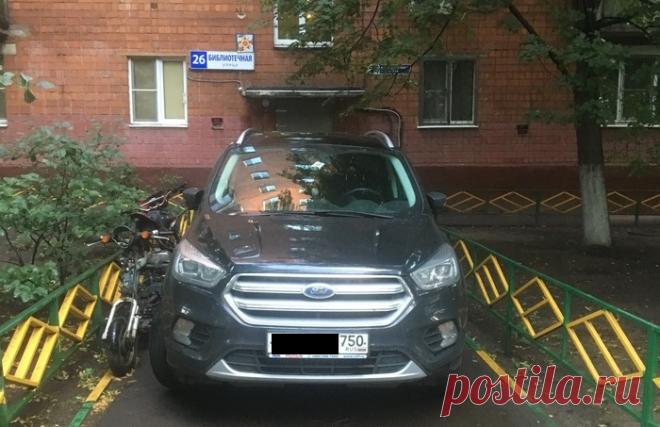 Парковка уровня «Царь и Бог» (4 фото) . Тут забавно !!!