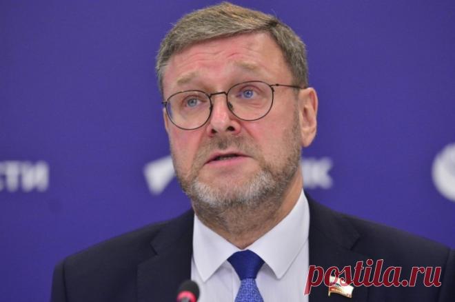 «Лихорадочная суета»: сенатор Косачев связал угрозы Макрона РФ с выборами. На Западе в 2024 году ожидается активизация избирательных кампаний.