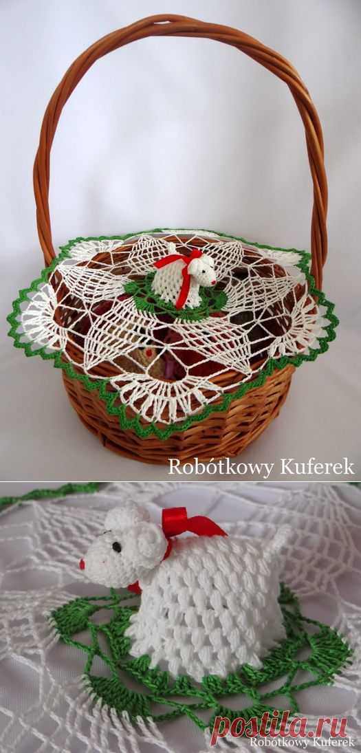 Замечательная салфетка с ягненком для пасхальной корзинки.