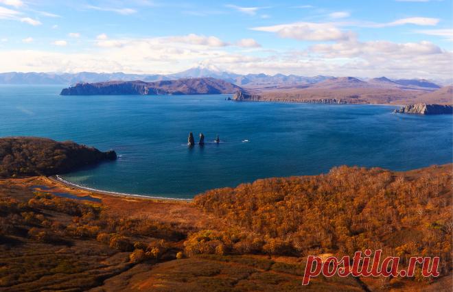 Авачинская бухта. Фотограф: Юрий Смитюк. Подробнее на ТАСС:  
http://tass.ru/spec/kamchatka  |  Осенняя Камчатка - Туризм на Камчатке - Вулканы Камчатки