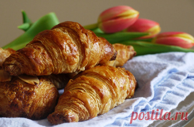 7 рецептов вкусных и быстрых рогаликов за 20 минут 






Самые вкусные и быстрые рогалики из слоеного теста за 20 минут
Если хочется чего-то вкусного и сладкого, а времени на приготовление особо нет, стоит оглянуться по сторонам в поисках хотя бы нес…