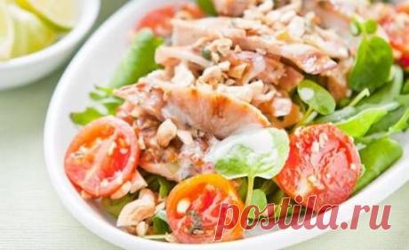 Салат с кокосовой заправкой по-тайски / Простые рецепты