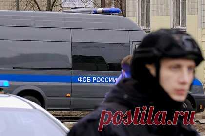Россиянин попался ФСБ за попытку связаться со спецслужбами Украины. Сотрудники ФСБ задержали жителя Орла, предложившего спецслужбам Украины сотрудничество. В отношении россиянина возбуждено уголовное дело по статье 275.1 УК РФ («Покушение на сотрудничество на конфиденциальной основе с иностранным государством, заведомо направленное против безопасности России»).