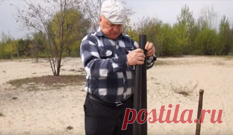 Пенсионер сделал приспособление, с которым можно сажать овощи не наклоняясь Даже сегодня многие соотечественники, а также жители стран бывшего СССР не отказываются от дачных участков и огородных посадок. Очень часто этим продолжают заниматься пенсионеры. Правда, когда здоровье уже не то, трудиться на огороде становится действительно тяжело...