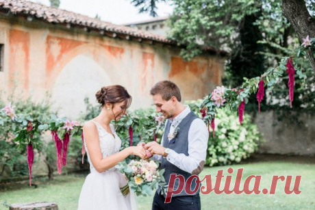 Собираешь идеальную свадебную команду? Бери на заметку наши статьи! 📝 ✒ 1. Кто и зачем вам нужен? Основные задачи и обязанности свадебных подрядчиков: weddywood.ru/kto-i-zachem-vam-nuzhen-osnovnye-zadachi-i-objazannosti-svadebnyh-podrjadchikov ✒2. Почему так дорого? Размышления о свадебном бюджете: weddywood.ru/pochemu-tak-dorogo-razmyshlenija-o-svadebnom-bjudzhete ✒3. Проблема-решение: взаимоуважение пар и профессионалов: weddywood.ru/problema-reshenie-vzaimouvazhenie-par-i-professionalov ✒4.…