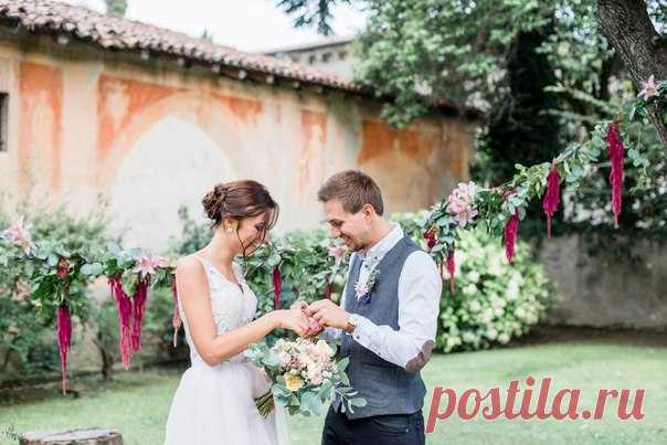 Собираешь идеальную свадебную команду? Бери на заметку наши статьи! 📝 ✒ 1. Кто и зачем вам нужен? Основные задачи и обязанности свадебных подрядчиков: weddywood.ru/kto-i-zachem-vam-nuzhen-osnovnye-zadachi-i-objazannosti-svadebnyh-podrjadchikov ✒2. Почему так дорого? Размышления о свадебном бюджете: weddywood.ru/pochemu-tak-dorogo-razmyshlenija-o-svadebnom-bjudzhete ✒3. Проблема-решение: взаимоуважение пар и профессионалов: weddywood.ru/problema-reshenie-vzaimouvazhenie-par-i-professionalov ✒4.…