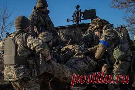 Рогов назвал потери ВСУ в Запорожской области. Вооруженные силы Украины (ВСУ) ежедневно теряют до 200 бойцов в Запорожской области после активизации российских сил в регионе, сообщил председатель движения «Мы вместе с Россией» Владимир Рогов. «В Запорожской области на передке подразделения ВСУ выхватывают: 80, 120, 150 и даже 200 человек в день», — заявил он.