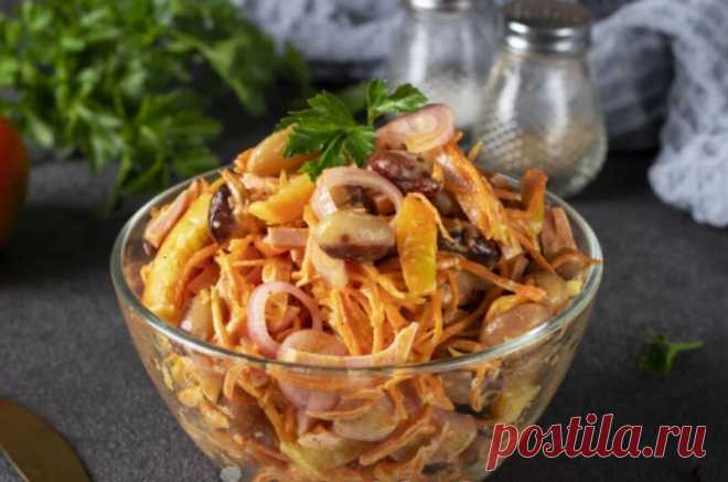 Салат Фасолинка с корейской морковью и колбасой Простой и сытный салат Фасолинка с корейской морковью и колбасой. Колбасу можно использовать как варёную, так и копчёную.
