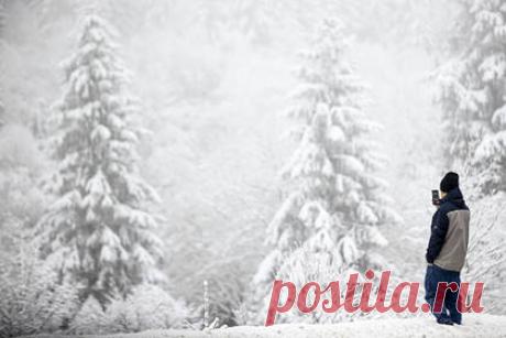 Обозреватель рассказал о правильной эксплуатации смартфона зимой. Обозреватель Computer Reseller News Александр Маляревский рассказал россиянам о правильной эксплуатации смартфона зимой. Эксперт напомнил, что при температуре воздуха ниже нуля может пострадать аккумулятор телефона. При этом он предостерег и от способов согреть смартфон с помощью нагревательных приборов.