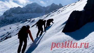 Мужчина оставил девушку замерзать насмерть на вершине самой высокой горы Австрии. Мужчина оставил девушку замерзать насмерть на вершине самой высокой горы Австрии, пишет Metro. Как пишут СМИ, 33-летняя альпинистка из Зальцбурга погибла на самой высокой горе Австрии — Гросглокнер, когда ее парень оставил ее ...