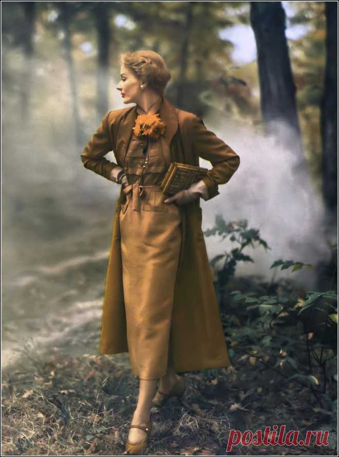 Lisa Fonssagrives, photo by Serge Balkin, Vogue, January 1949