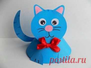 ​Простая поделка из бумаги "Котик" Простая поделка из бумаги "Котик"Делаем на основе конуса, чтобы котик мог сидеть.