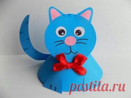 ​Простая поделка из бумаги "Котик" Простая поделка из бумаги "Котик"Делаем на основе конуса, чтобы котик мог сидеть.
