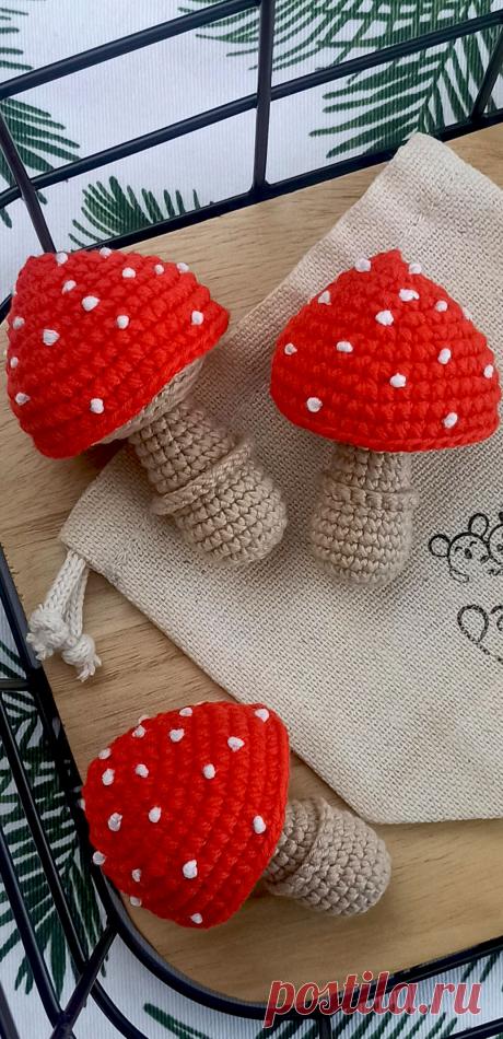 PDF Грибочек крючком. FREE crochet pattern; Аmigurumi toy patterns. Амигуруми схемы и описания на русском. Вязаные игрушки и поделки своими руками #amimore - маленький гриб, мухомор из обычной пряжи, поганка, грибы.