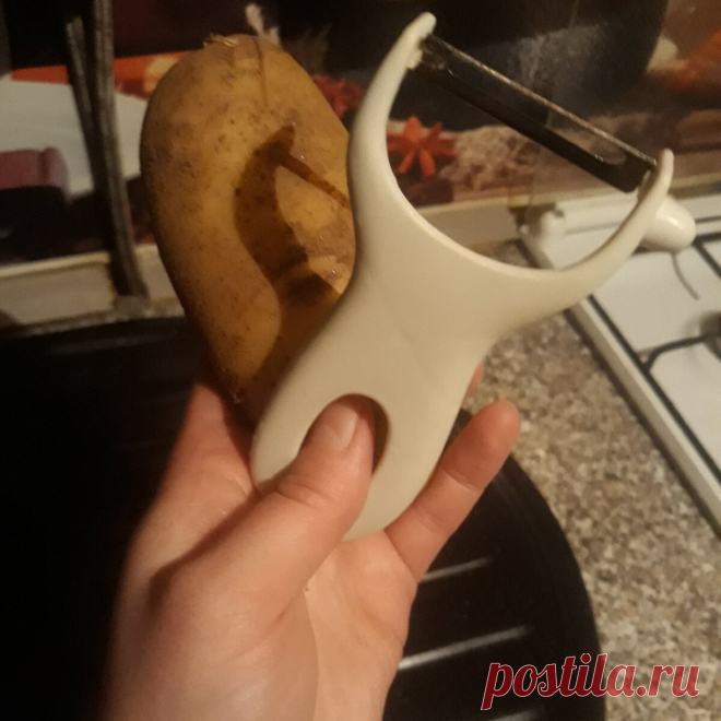 Оказывается, я всегда использовала овощечистку неправильно. Только сейчас узнала, что можно чистить картошку в два раза быстрее | Типичная домохозяйка | Яндекс Дзен