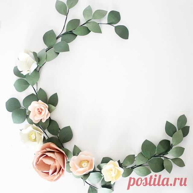 Paper garland in the making! #handmadebysarakim #letsmakeflowers