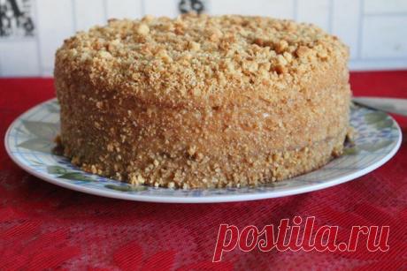 АРАХИСОВЫЙ ТОРТ "КОРОВКА"

ОСНОВНЫЕ
мука 450 г
масло сливочное 300 г
молоко сгущенное вареное 3 ст. л.
сахар 200 г
разрыхлитель 1 ч. л.
арахис 250 г
яйца куриные 3 шт.
ДЛЯ КРЕМА
молоко сгущенное вареное 700 г
сливки 33-35% 600 мл

СПОСОБ ПРИГОТОВЛЕНИЯ

Для начала сварите 2 баночки сгущенного молока (3 ст.л. с одной баночки в тесто,а остальное в крем),каждая по 380 грамм. Варить в в кастрюле,заполненной водой около 2-2.5 часов. Арахис почистить и отправить в блендер. Измель...