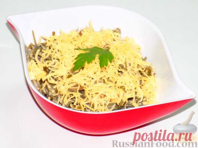 Рецепт: Салат с морской капустой, шампиньонами и сыром на RussianFood.com
