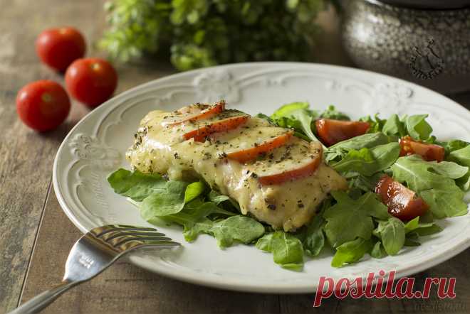 Курица капрезе - рецепт в духовке с пошаговыми фото Предлагаю вам рецепт приготовления очень вкусной курицы капрезе в итальянском стиле. Это блюдо готовится просто и быстро и получается очень нежным, сочным и по-настоящему полезным.