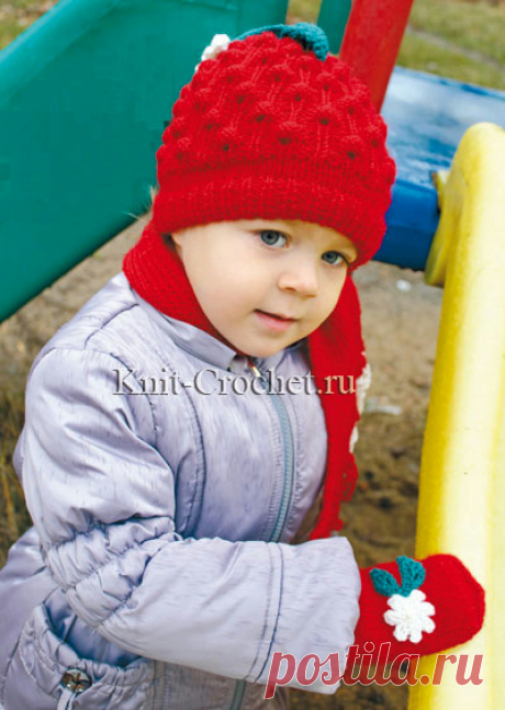 Вязаные на спицах шапочка, шарфик и варежки для девочки 2-3 лет.