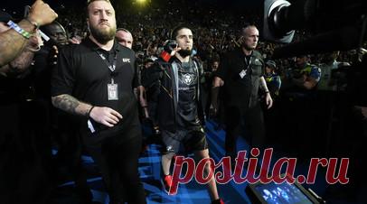 Махачев и Волкановски прибыли на арену в Абу-Даби перед боем на UFC 294. Чемпион Абсолютного бойцовского чемпионата (UFC) в лёгкой весовой категории россиянин Ислам Махачев и австралийский боец смешанных единоборств (MMA) Александер Волкановски 21 октября проведут бой в рамках 294-го номерного турнира в Абу‑Даби (ОАЭ). Читать далее