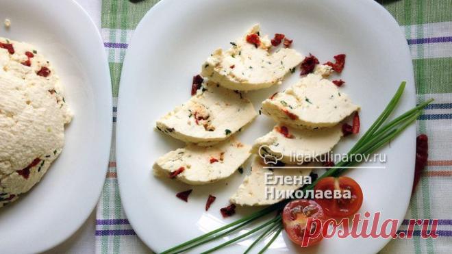 Домашний сыр с паприкой и зеленью – рецепт с фото от Лиги Кулинаров, пошаговый рецепт