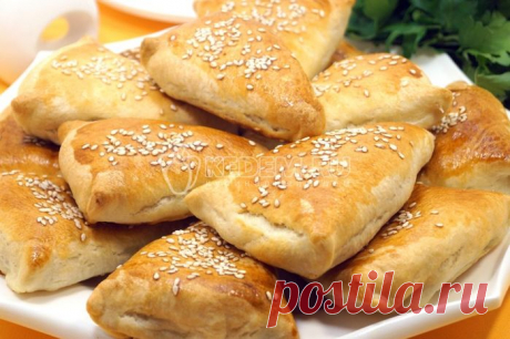 Самса с курицей из слоеного теста