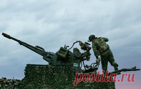 В Новороссийске ввели режим ЧС в связи с атакой ВСУ. Как сообщил губернатор Краснодарского края Вениамин Кондратьев, военные отражали массированную атаку украинских беспилотников всю ночь